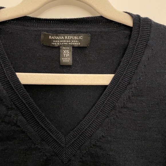 Must go before 27th! Banana Republic 100% Merino Wool Sweater Size XS Petite - Picture 2 of 3